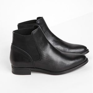 Chelsea Crew Dario Black Boot